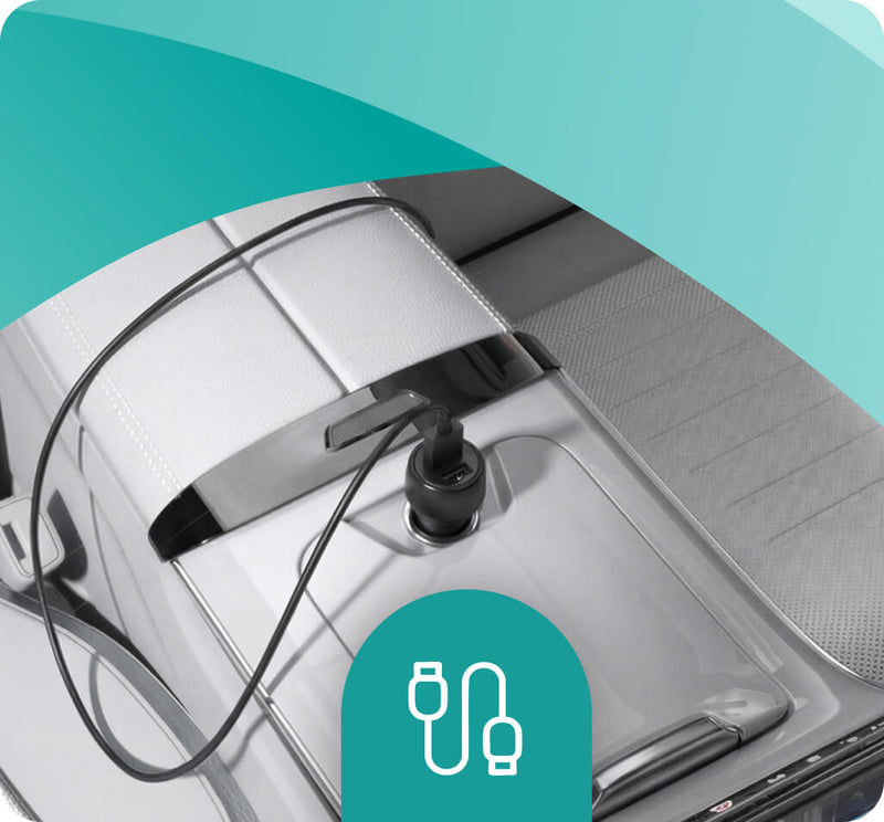 <h4><strong>Plug in the cables</strong></h4>